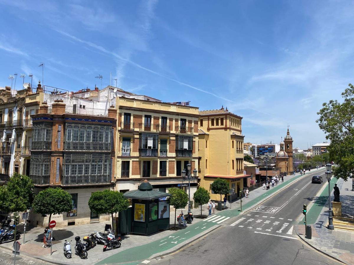 Quattro Puente De Triana Seville Exterior photo